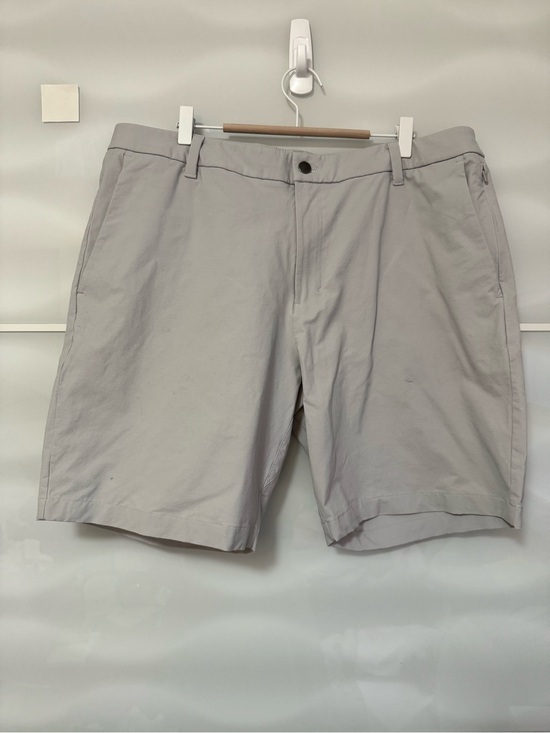 lululemon athletica Other - Lululemon men’s shorts 38 waist 9” inseam light grey L xl